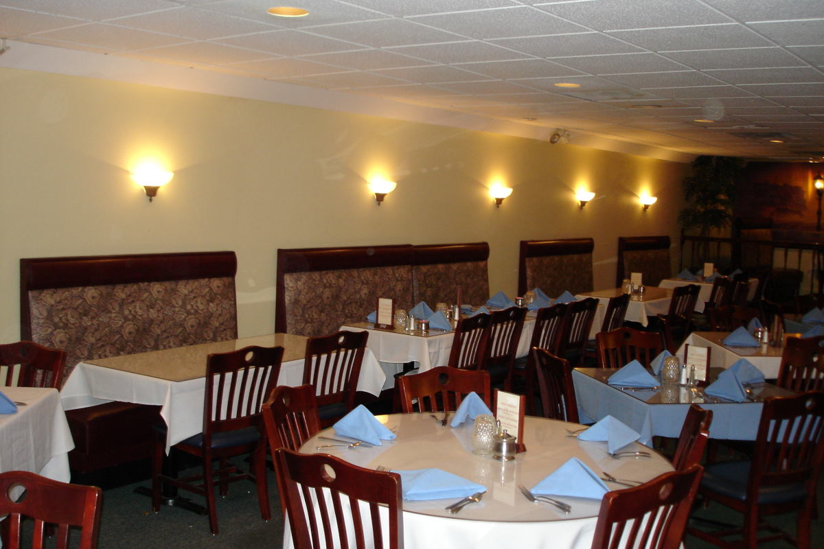 Commercial Painting MA - Restaraunt Dining Area